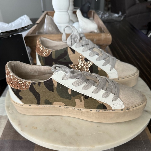 ShuShop Reba Camo Sneakers New in Box - Picture 5 of 10